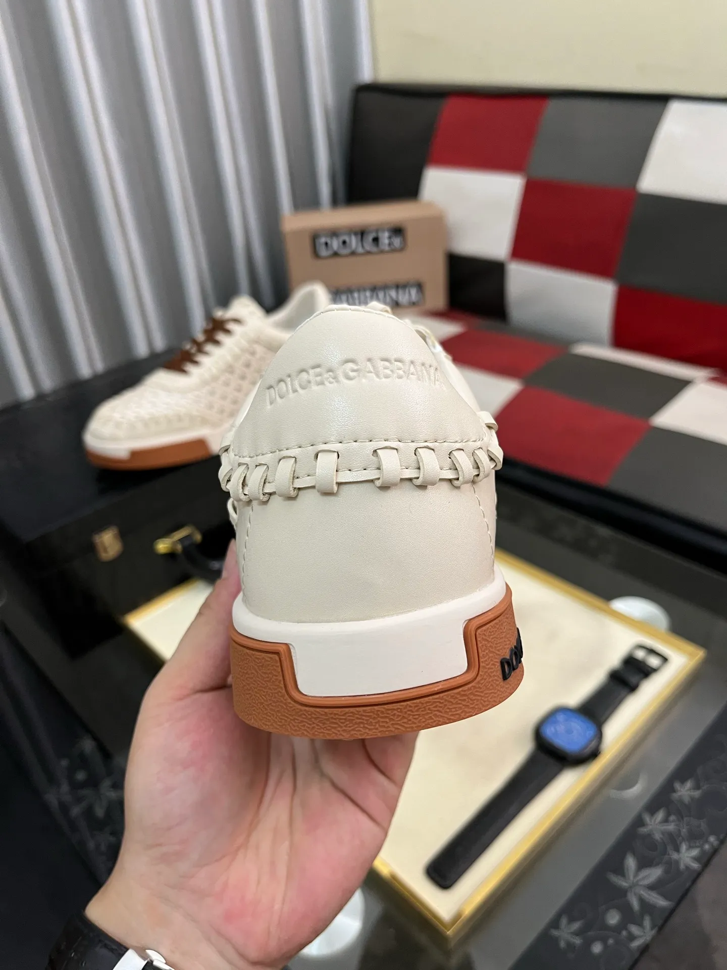 Men's shoes 💰458⌚️⌚️DG's latest popular casual shoes 🔥🔥, the tongue has the brand's iconic details, and the combination of silk cowhide and cow suede enhances the style. Fashionable and versatile, it can complement any look. Create an exquisite design with unique dynamic vitality and modern atmosphere, showing modern elegance. Size: 38-463️⃣Colors available